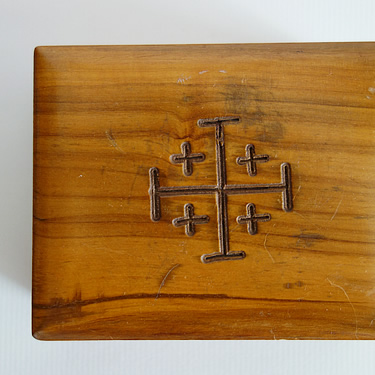 古いクロスの木箱